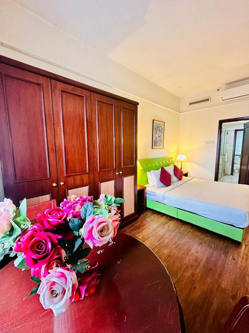 Apartment Kl Cozy East Suite At Times Square