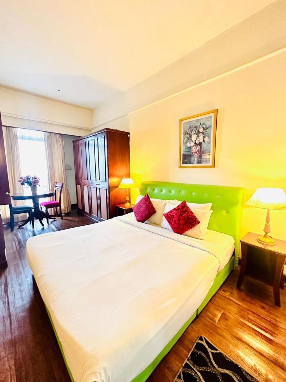 Apartment Kl Cozy East Suite At Times Square